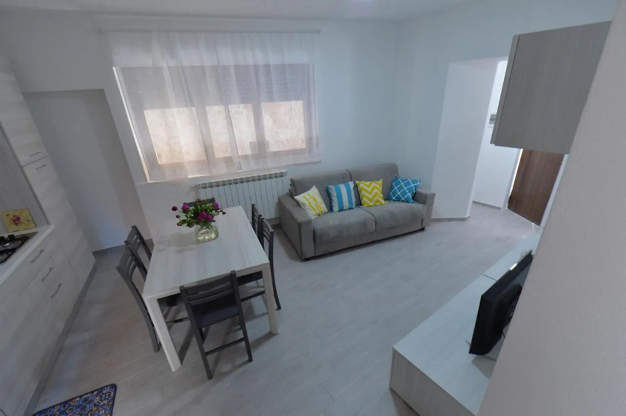 Villa Casa Carma à Porto Ceresio Hébergement de vacances